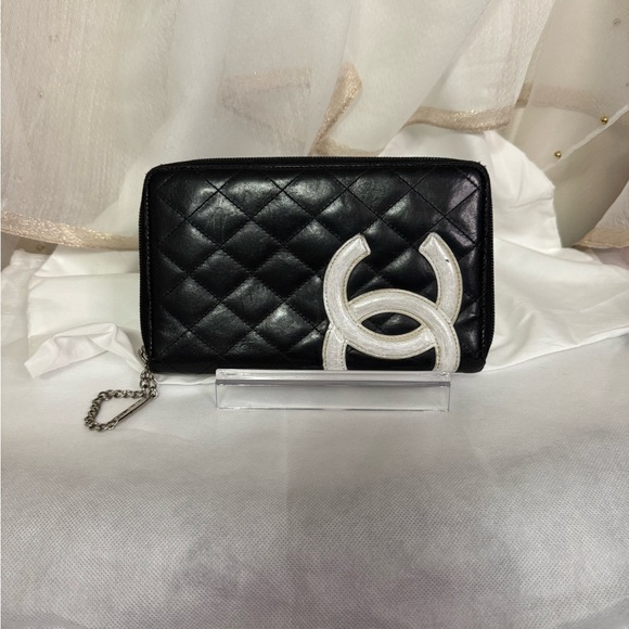 CHANEL Black Quilted Clutch/Wallet with Iconic CC Logo - Picture 1 of 12